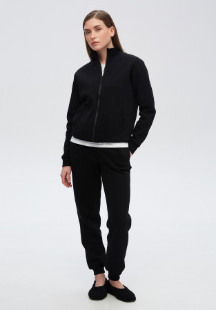 Black color three-thread insulated sweatshirt with zipper